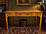 Chippendale Skrivbord i Idegran med Blå Läderinläggning