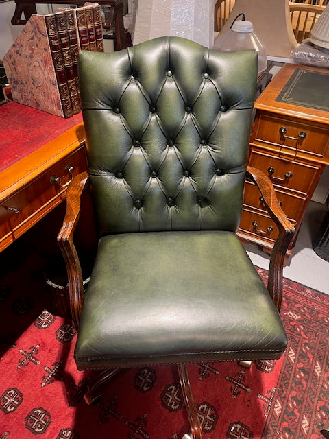 Skrivbordsstol – Mini Gainsborough i Mahogny med Antikgrönt Skinn