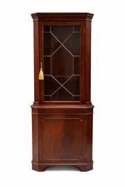 Hörnskåp i Mahogny