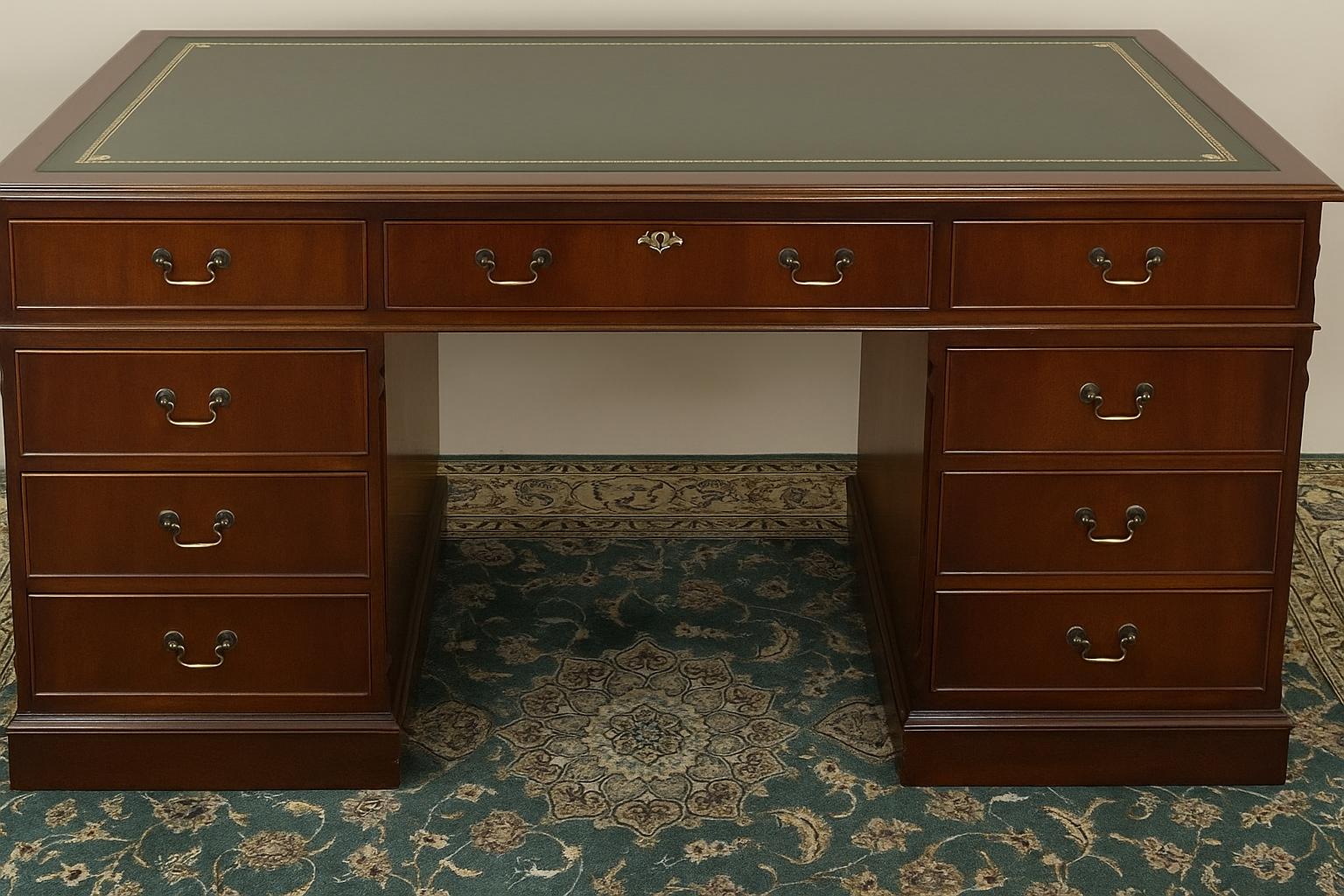 Skrivbord  Mahogny med grönt skinn