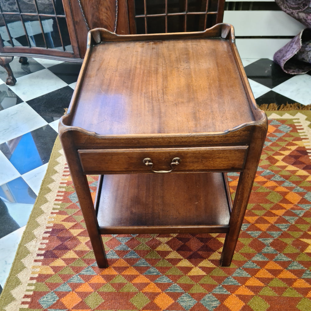 Sängbord med en låda - 2 st - Klassiska Engelska Möbler