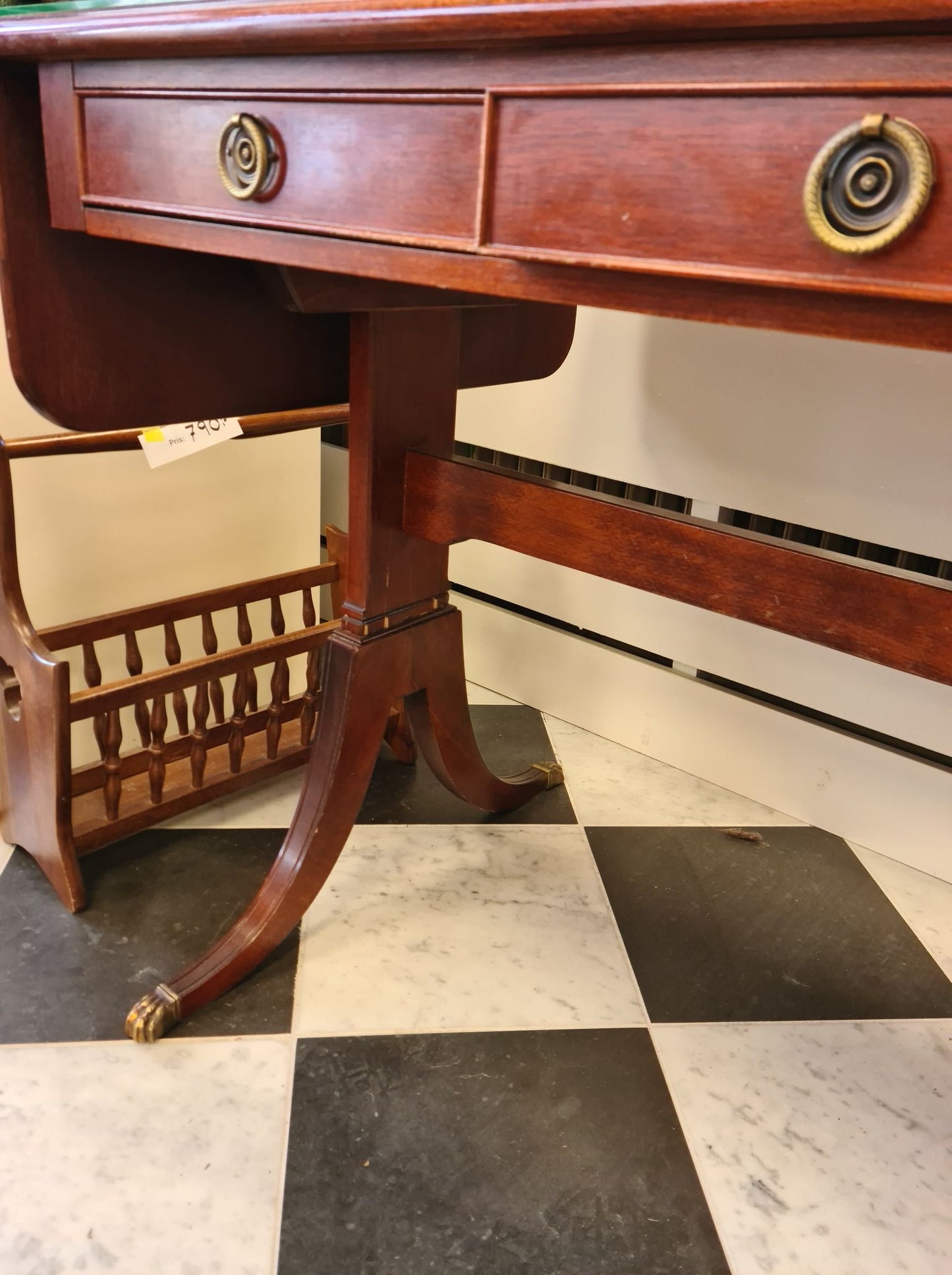 Skrivbord med Glasskiva och 3st lådor - Klassiska Engelska Möbler