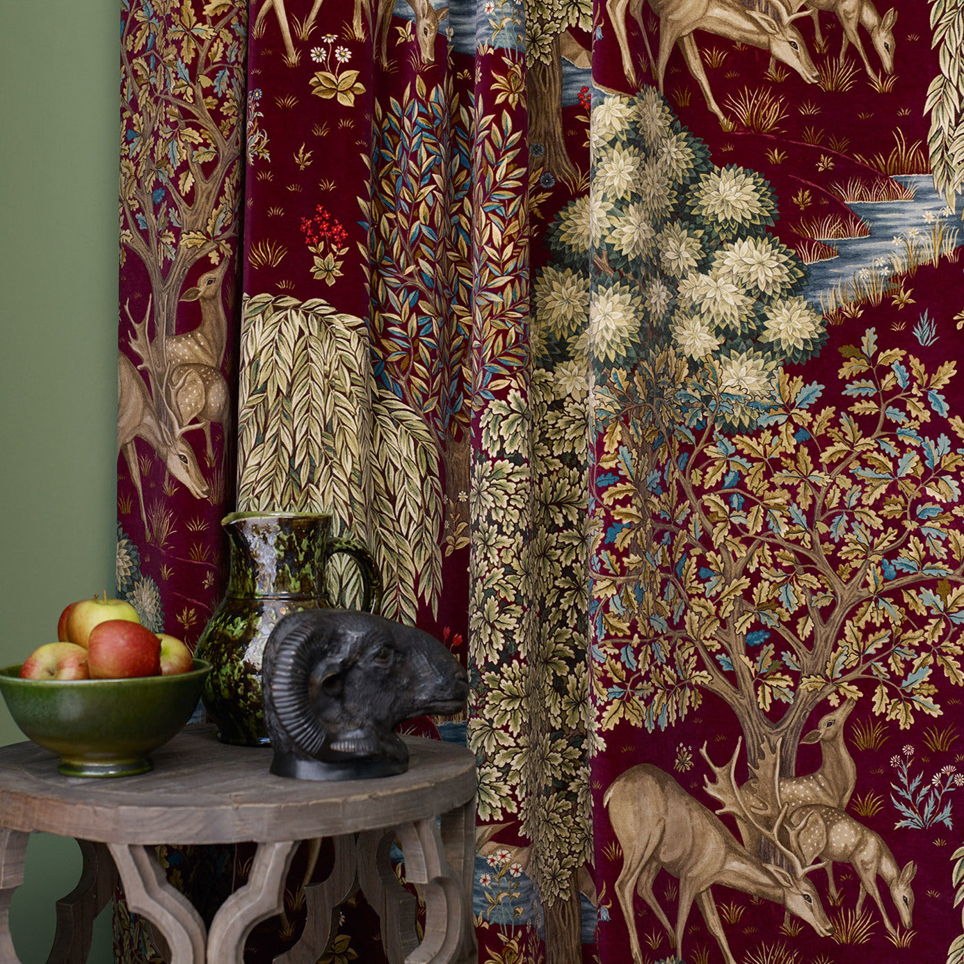 The Brook Tapestry - Klassiska Engelska Möbler
